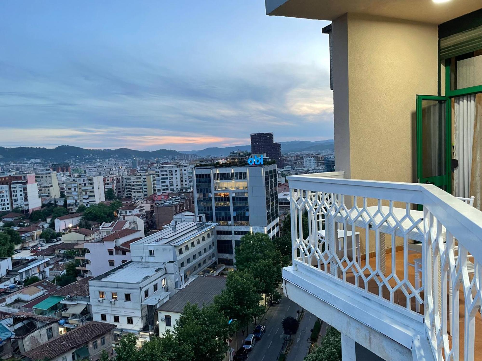 Sun Tower Luxury Suite-View From Of Tirana Center Exterior foto