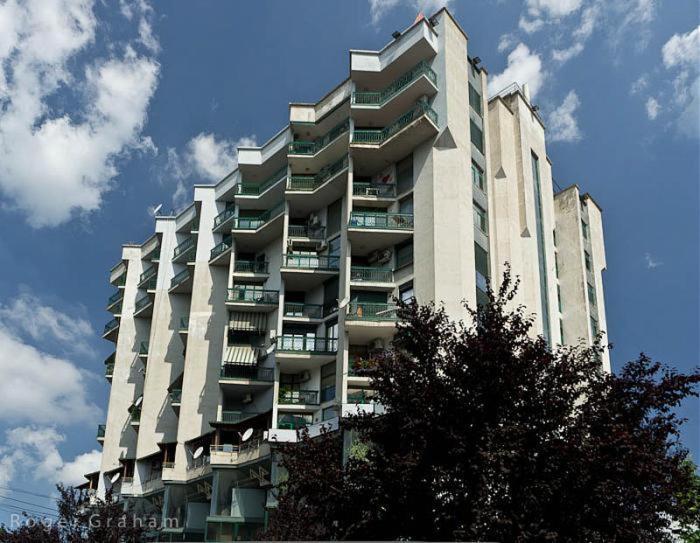 Sun Tower Luxury Suite-View From Of Tirana Center Exterior foto