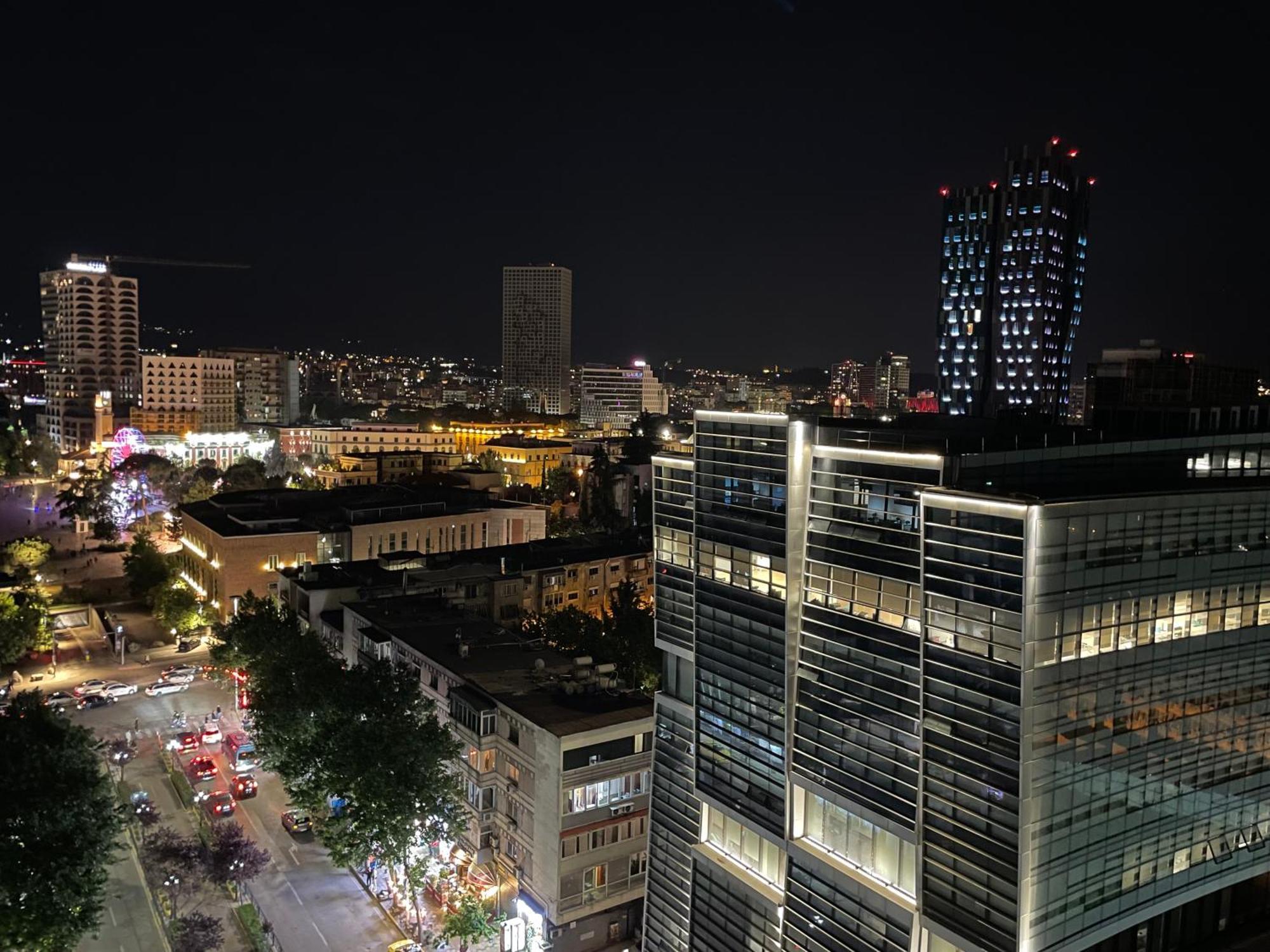 Sun Tower Luxury Suite-View From Of Tirana Center Exterior foto